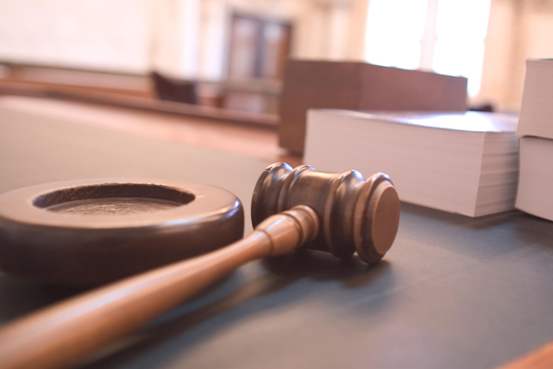 Marteau de justice, symbole de l'exécution des décisions